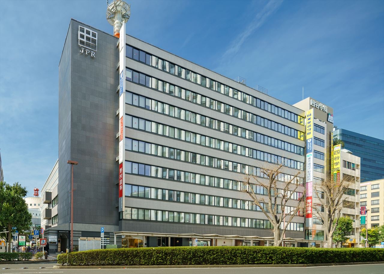本社が入る JPR横浜ビルの外観